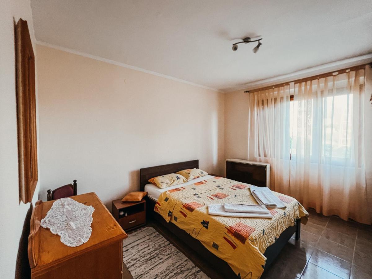 Vladivostok Apartments Tivat Exterior photo